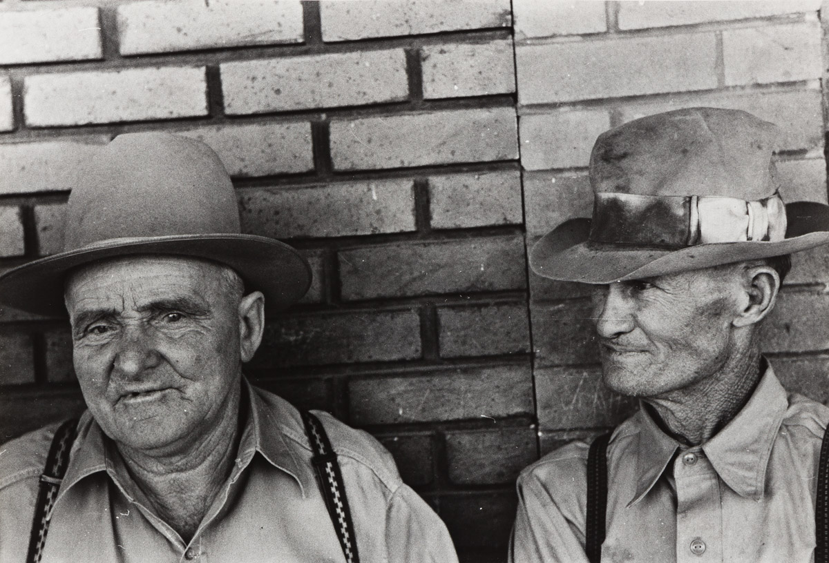 RUSSELL LEE (1903-1986) A group of 5 photographs depicting the Southern United States.